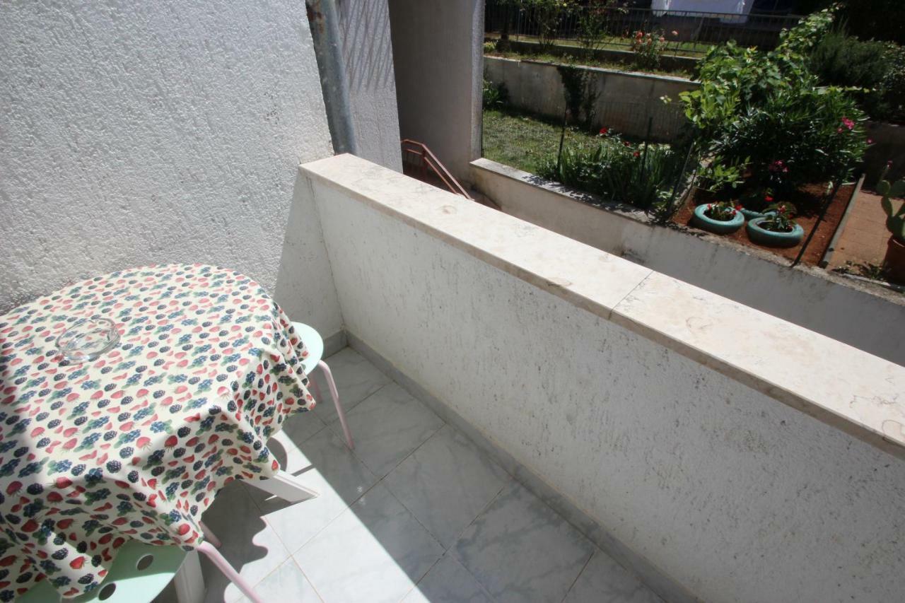 Apartment Sandi Vrsar Bagian luar foto
