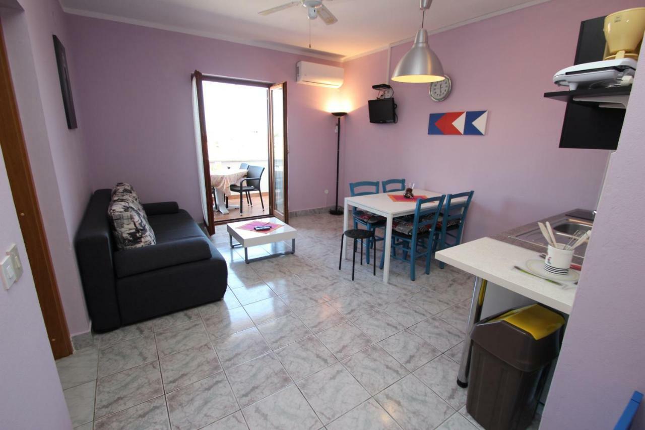 Apartment Sandi Vrsar Bagian luar foto